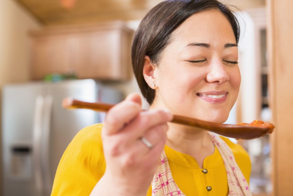 Eating food with hands activates all senses